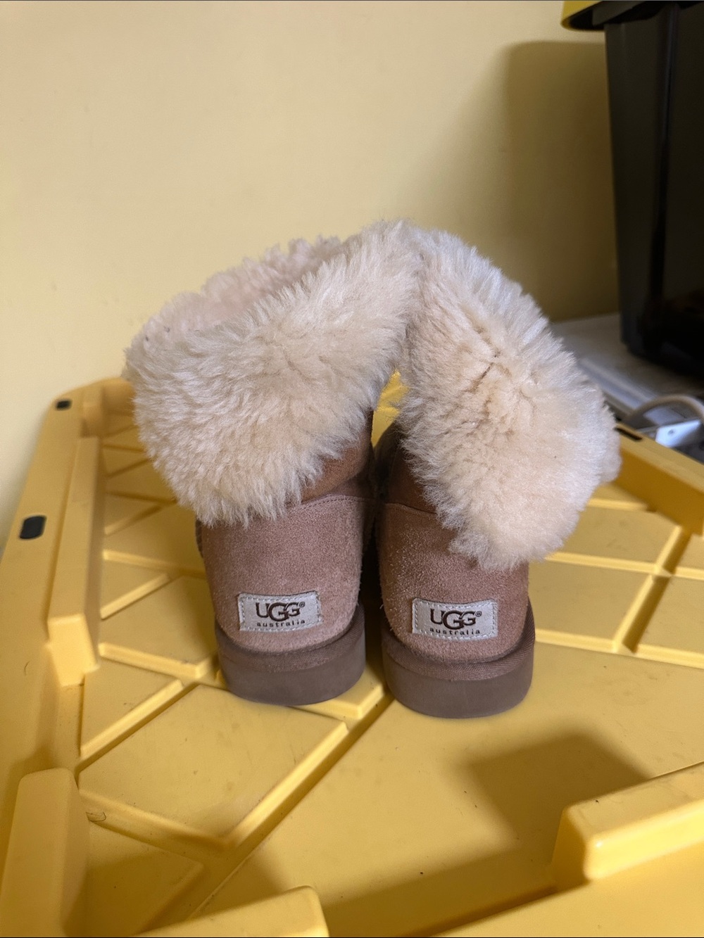 UGG Kids Short Shearling Boots - Chestnut/Tan